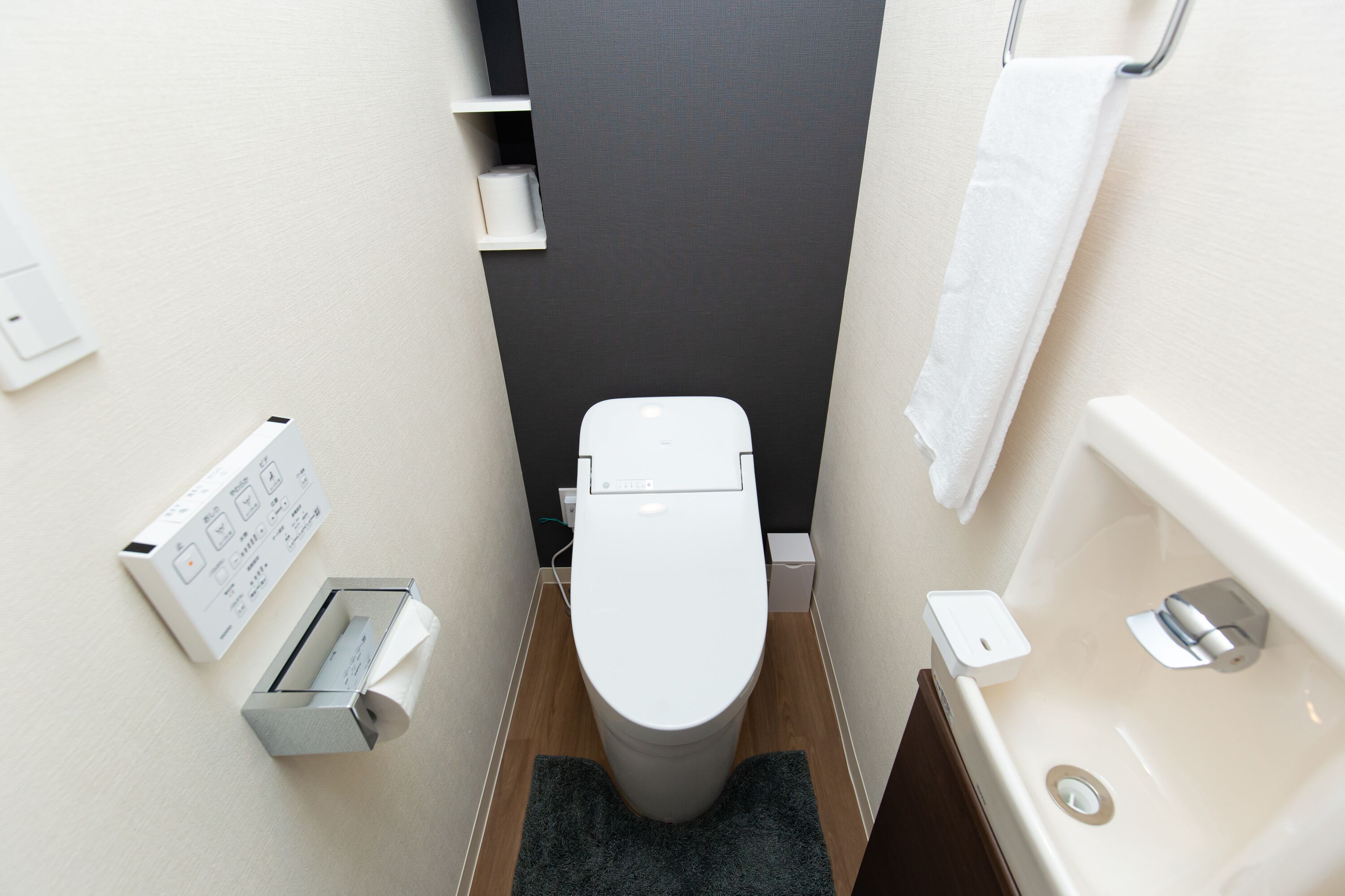 Studio Room (6) | Bathroom | Free toiletries, hair dryer, slippers, towels