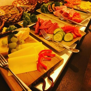 Free daily full breakfast 