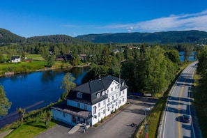 Front of property - Dølen Hotel (Evje)