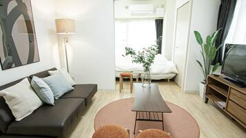 801 Non Smoking | Living room