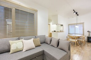 Kamar | Area keluarga | TV layar datar