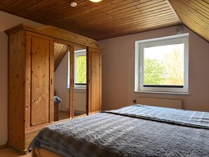 Travel cot, WiFi