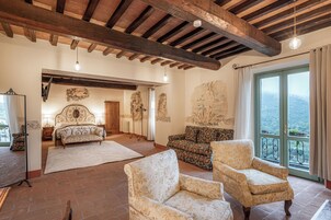 Caja de seguridad en la habitación y decoración personalizada 