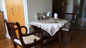 Rom, 1 soverom, røyk, terrasse | Innvendig