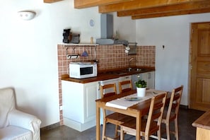 Apartment, 1 Bedroom, Balcony, Garden View | Interior