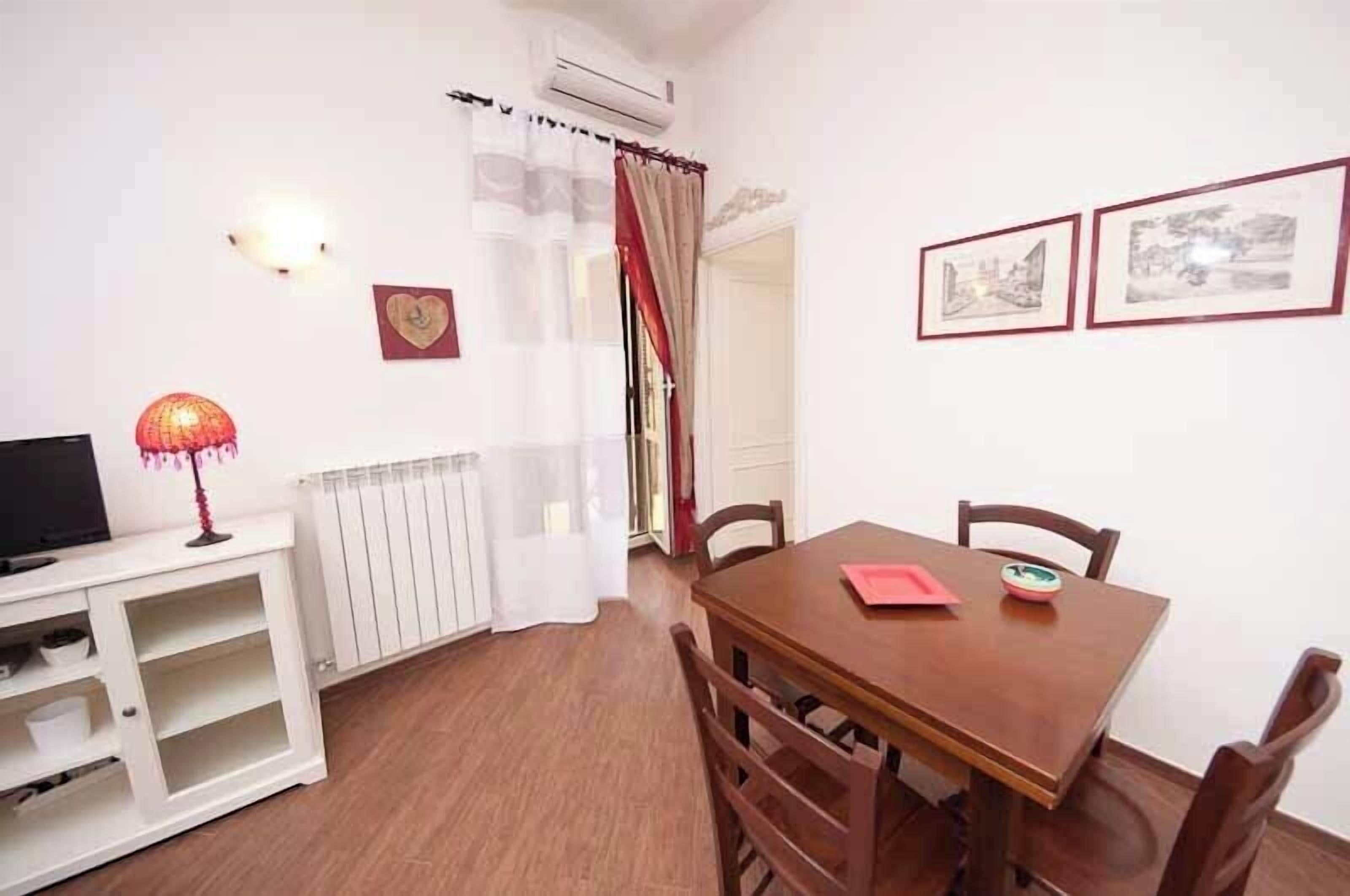 Apartment, 1 Bedroom, Garden View | Dining room