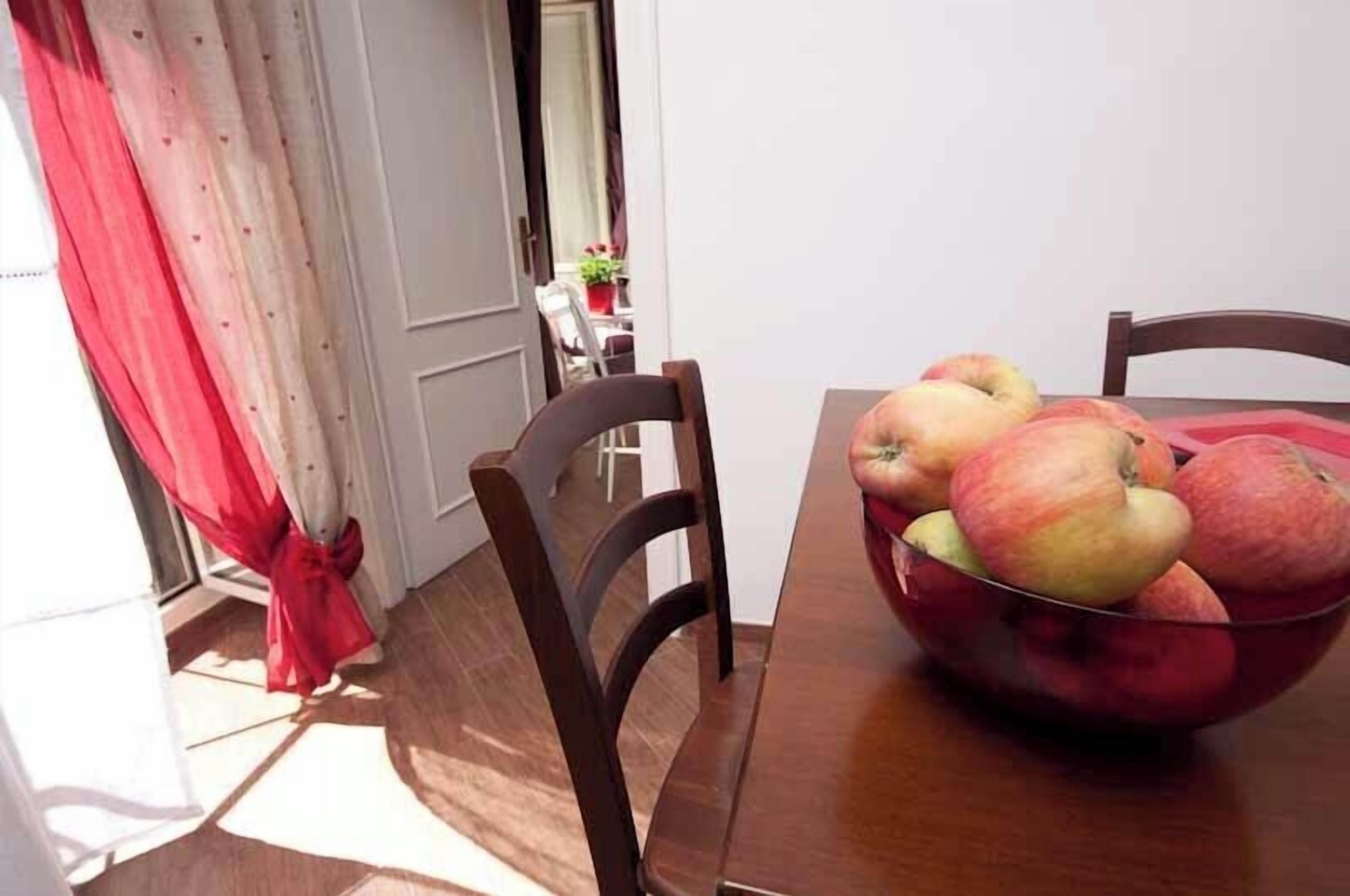 Apartment, 1 Bedroom, Garden View | Dining