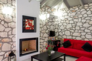 House, 2 Bedrooms, Patio, Garden View | Living area