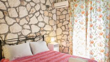 Casa, 2 habitaciones, patio, vista al jardín | 2 habitaciones