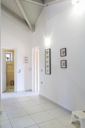 บ้านพัก, 2 ห้องนอน, ลานระเบียง, วิวสวน | ภายใน