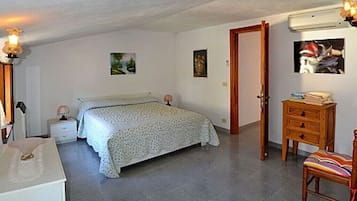 Apartamento, 2 quartos, para fumantes, sacada | 3 quartos, ferros/tábuas de passar roupa, Wi-Fi de cortesia