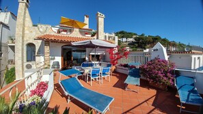 Apartment, 2 Bedrooms, Smoking, Balcony | Outdoor dining