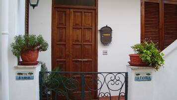 Apartamento, 2 quartos, para fumantes, sacada | Fachada