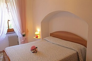 Apartment, 3 Bedrooms, Smoking, Terrace | Bathroom | Shampoo