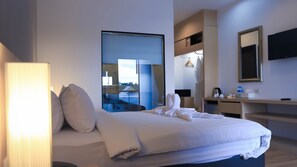 Quarto casal ou duplo standard | Cofres nos quartos, individualmente decorados
