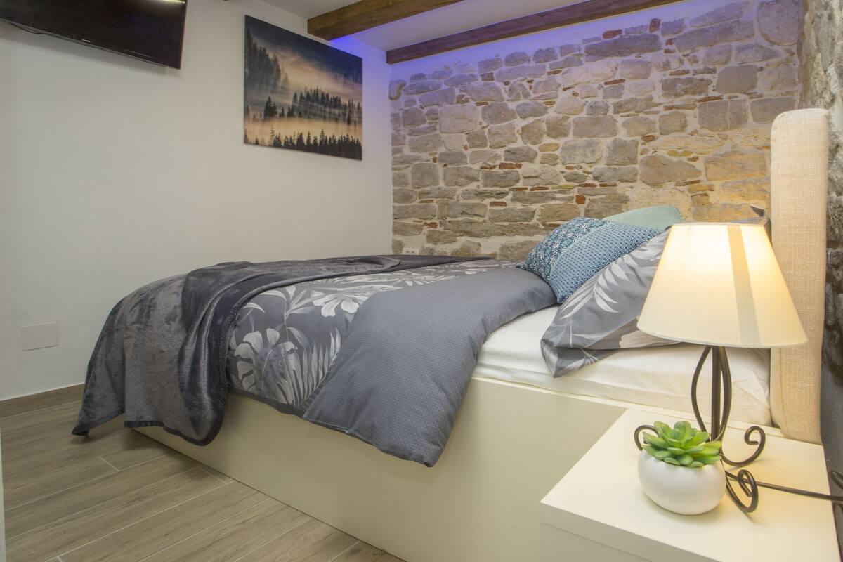 Double Room | Free WiFi, individually decorated, individually furnished, bed sheets