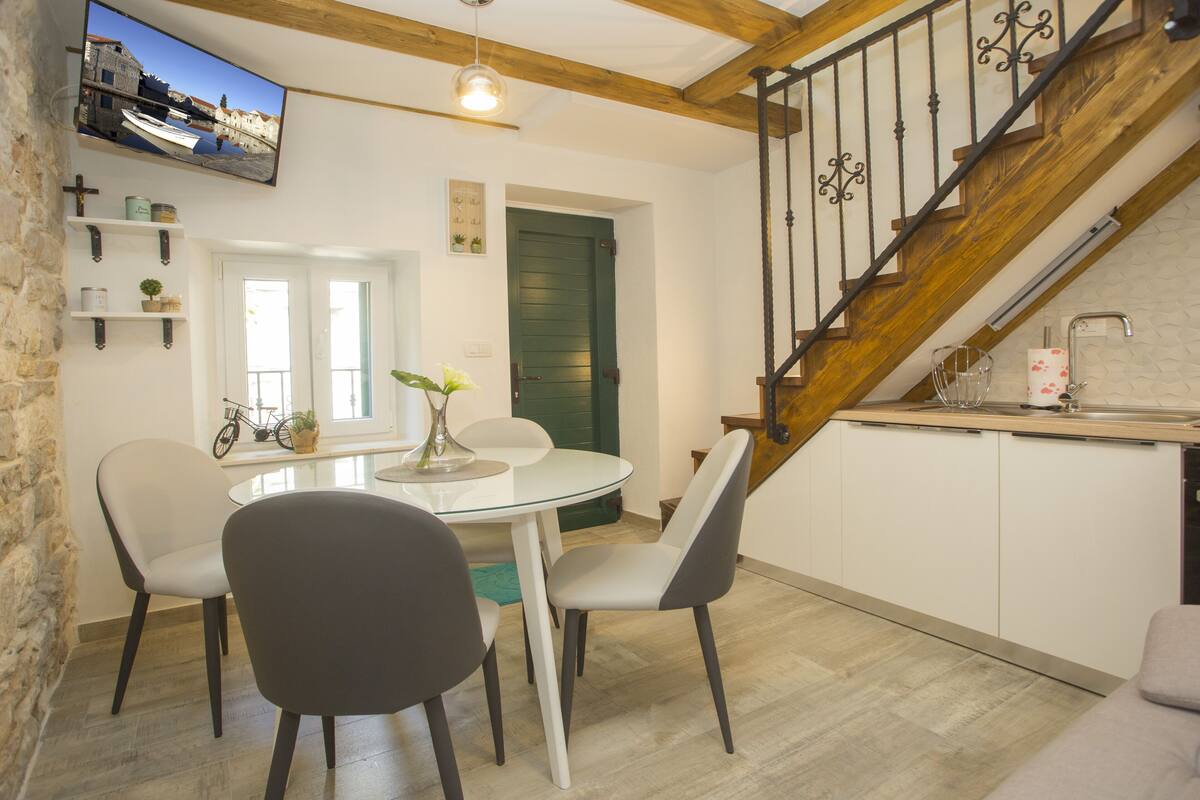 City Apartment, 1 Bedroom | In-room dining
