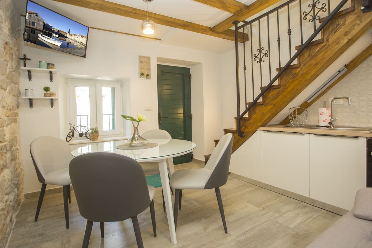 City Apartment, 1 Bedroom | In-room dining