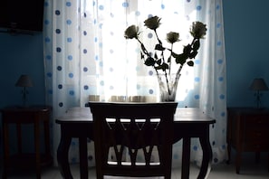 Dining - B b S Elia Villa Surrounded by Greenery Inside the Historic Dubini Park (San Cataldo)