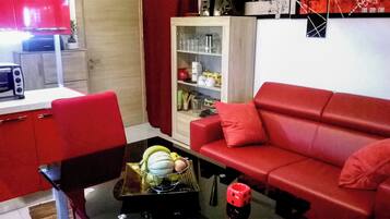 Apartemen, 1 kamar tidur, patio, pemandangan kebun | Ruang keluarga