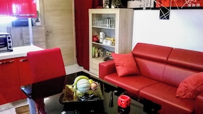 Appartement, 1 chambre, patio, vue sur le jardin | Salle de séjour