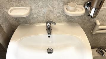 Apartment, 1 Schlafzimmer, Terrasse, Gartenblick | Badezimmer