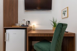 Habitación Grand con 1 cama matrimonial o 2 individuales | Área de sala de estar | Televisión LED, Netflix, piso con calefacción y servicios de streaming 