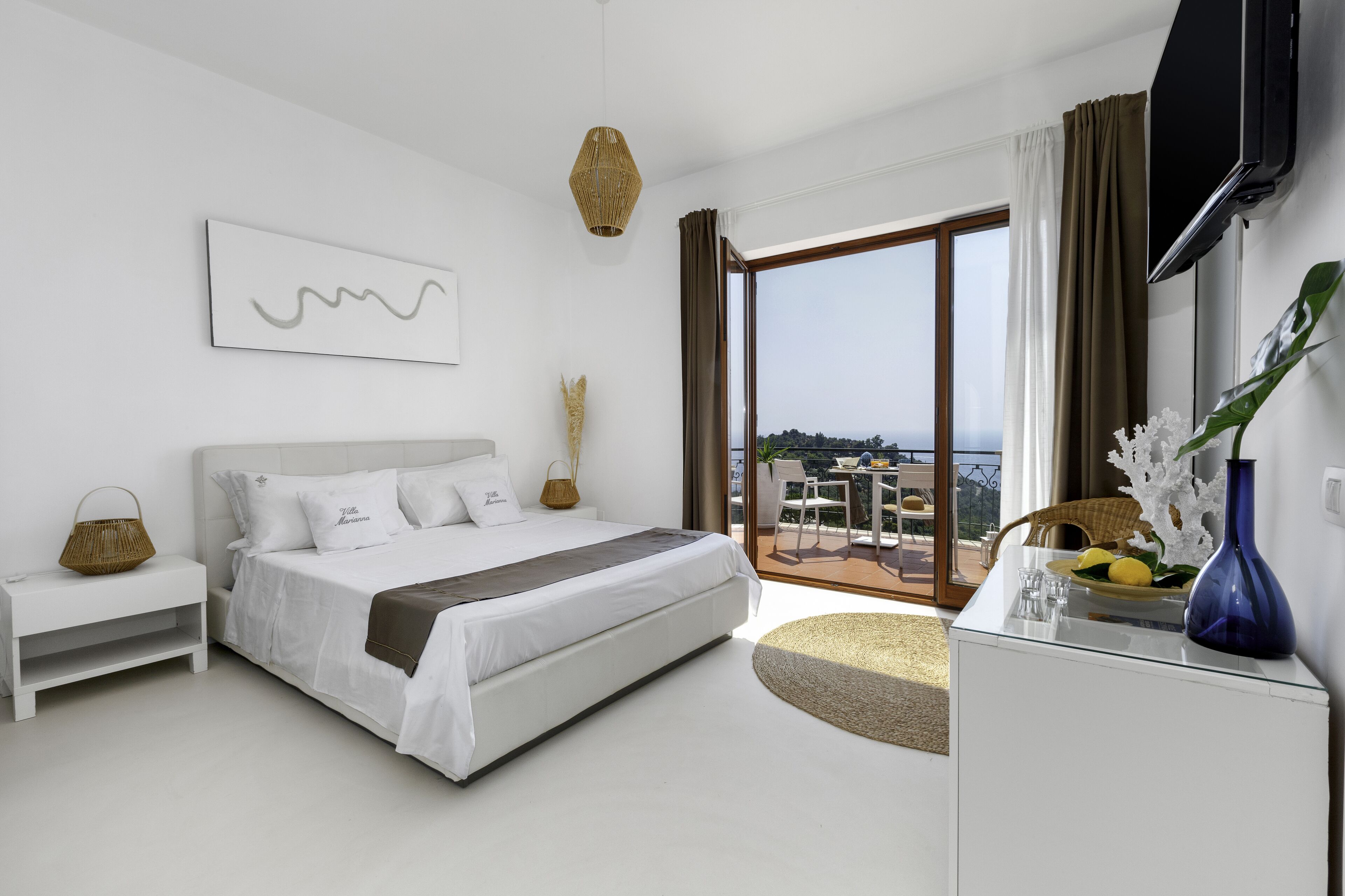 4 chambres, chambres insonorisées, fer et planche à repasser