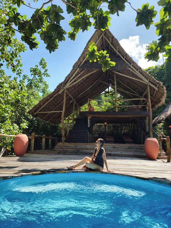 Premium bedding, minibar, individually furnished, bed sheets - Fundu Lagoon (Pemba Island)