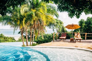 Kolam renang outdoor