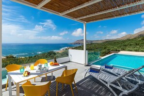 Outdoor dining - The Nest villa in Sfinari, west of Crete (Sfinari)