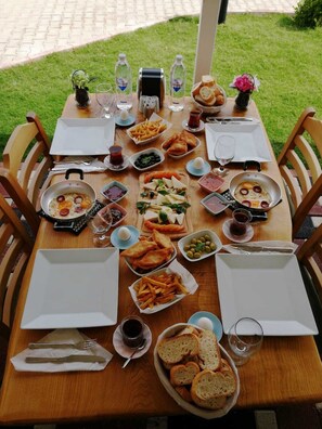Desayuno completo incluido todos los días 
