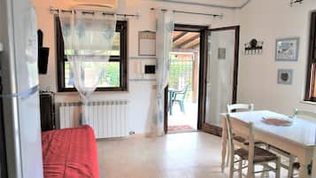 Villa, 2 Bedrooms, Terrace | Living area