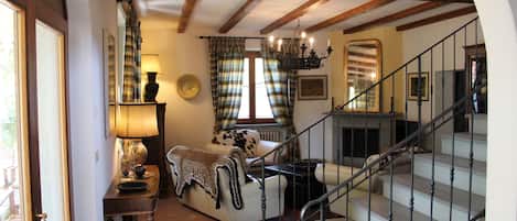 Villa, 3 Bedrooms, Smoking, Balcony | Living room