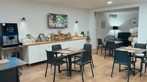 Breakfast buffet - Hotel Son Vilar (Es Castell)