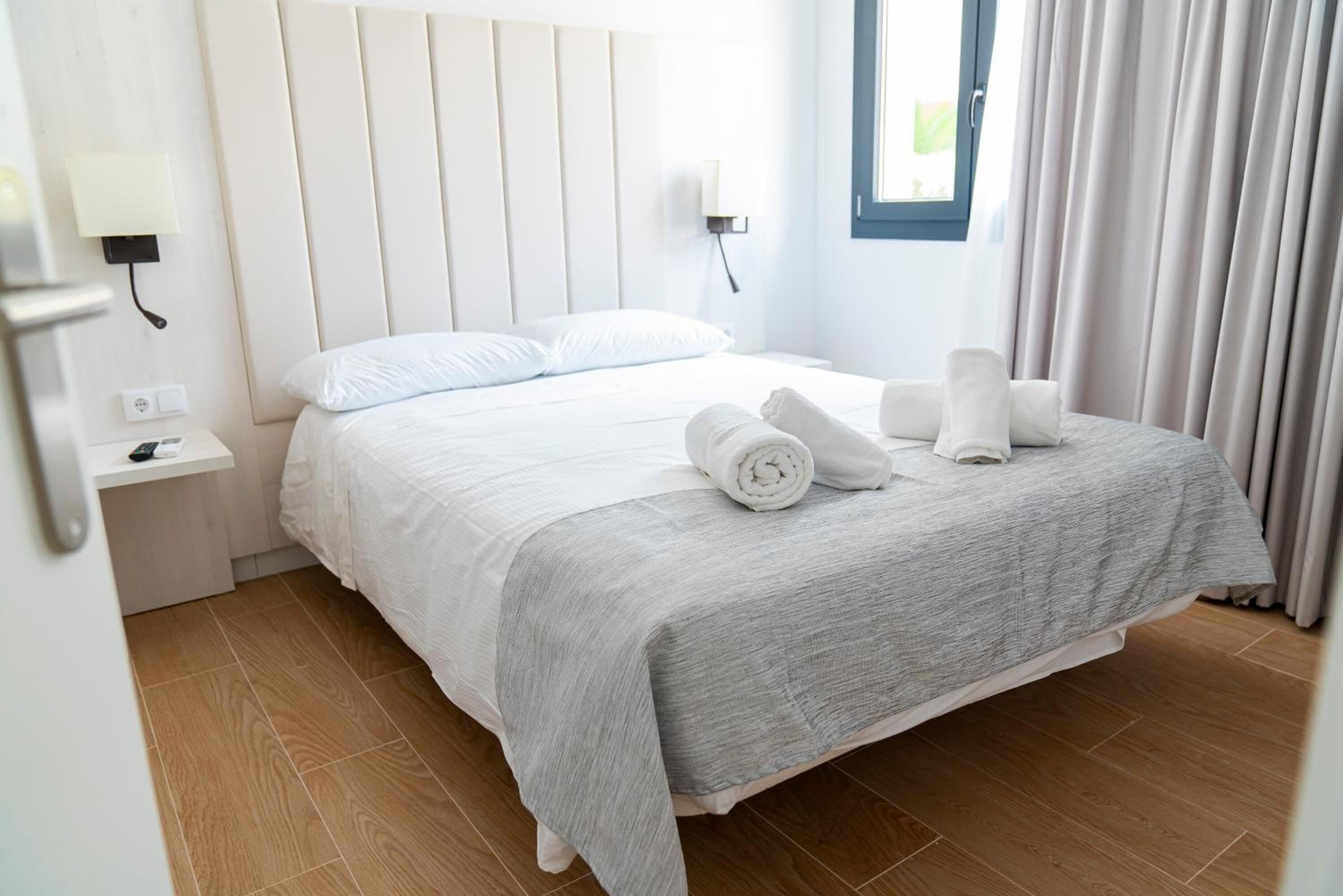 minibar, in-room safe, desk, free wifi