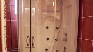 Hydromassage showerhead - Dorobanti Beautiful Studio (Bucharest)