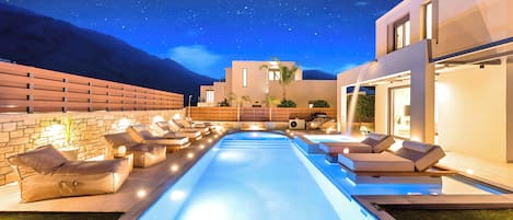 Outdoor pool, a heated pool
