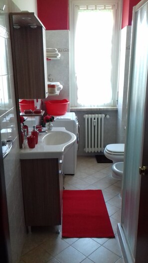Apartment, 2 Bedrooms, Balcony | Bathroom | Shampoo - Arona-lake Maggiore Apartment in Quiet Area Suitable for Families (Arona)
