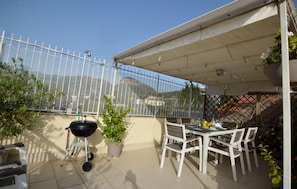 Hus - 3 soveværelser - balkon - udsigt til have | Grill-/picnicområde