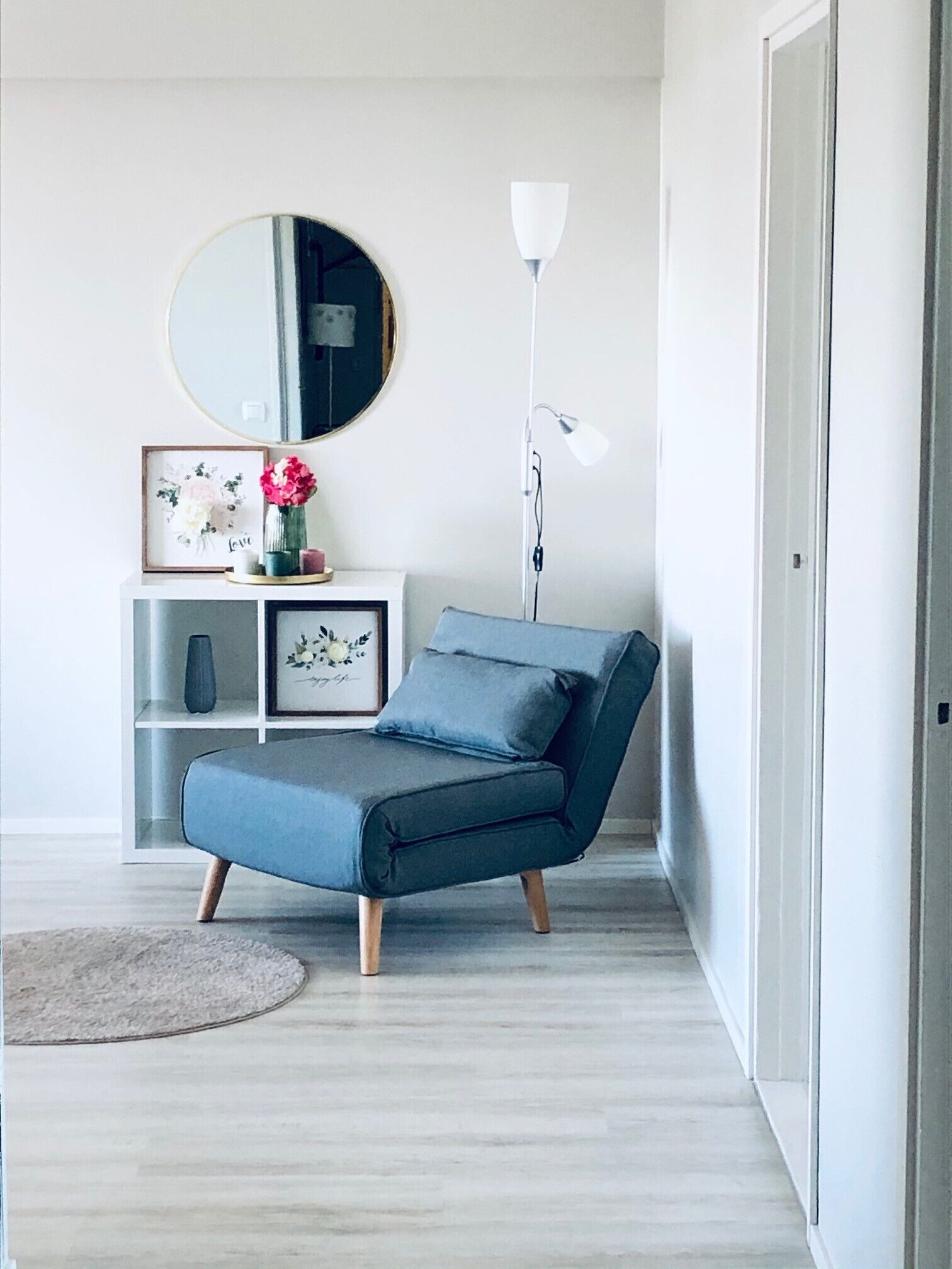 32-inch flat-screen TV with cable channels, TV