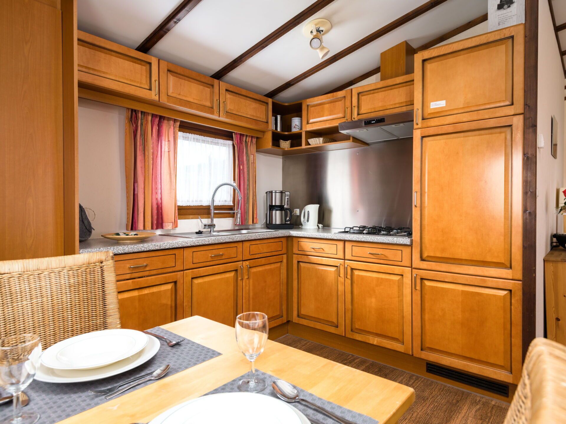 Mikrowelle, Geschirrspüler, Hochstuhl