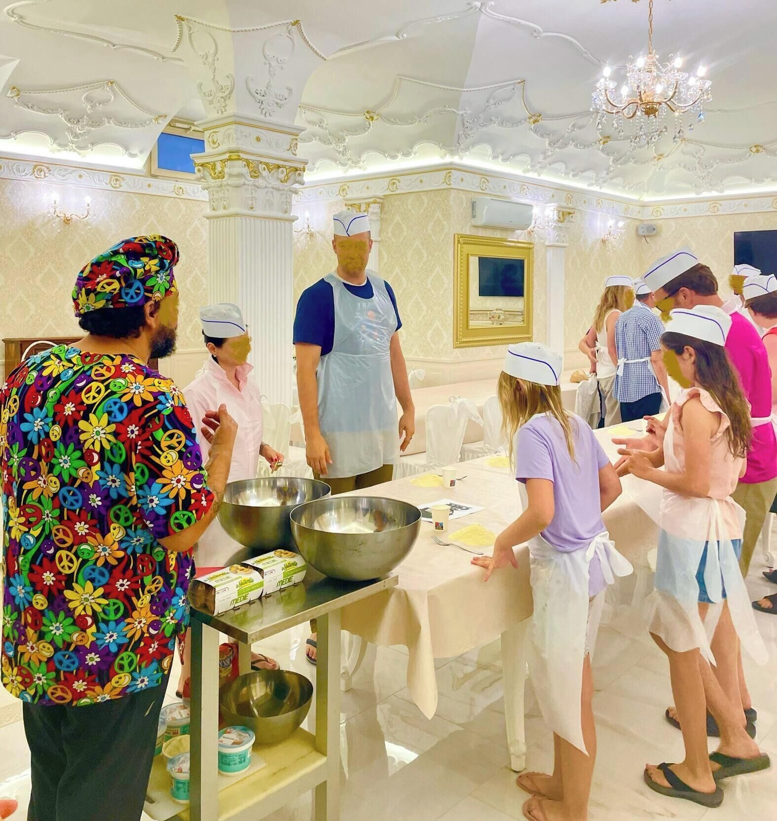 Villa, camere multiple, fumatori, piscina privata | Ristoranti