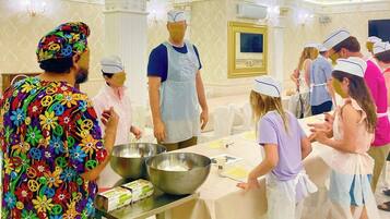 Villa, camere multiple, fumatori, piscina privata | Ristoranti