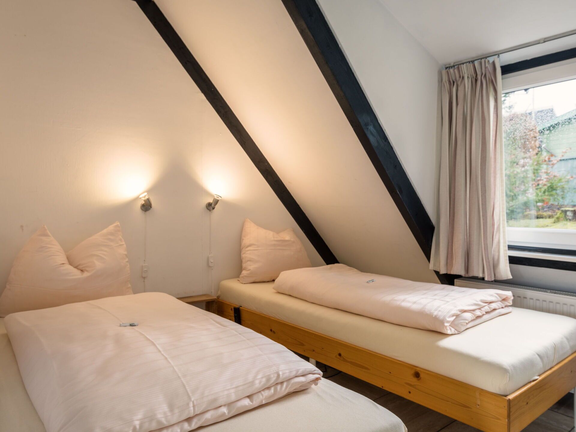 3 habitaciones, cuna de viaje y ropa de cama 