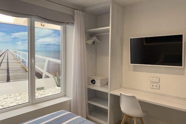Superior Double Room, Balcony | Television