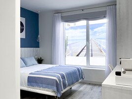 Superior Tek Büyük Yataklı Oda, Balkon | Minibar, odada kasa, masa, dizüstü bilgisayar çalışma alanı 