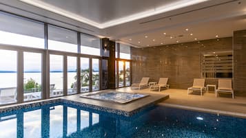 Indoor pool, sun loungers