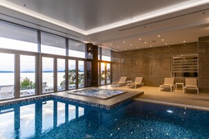 Indoor pool, sun loungers