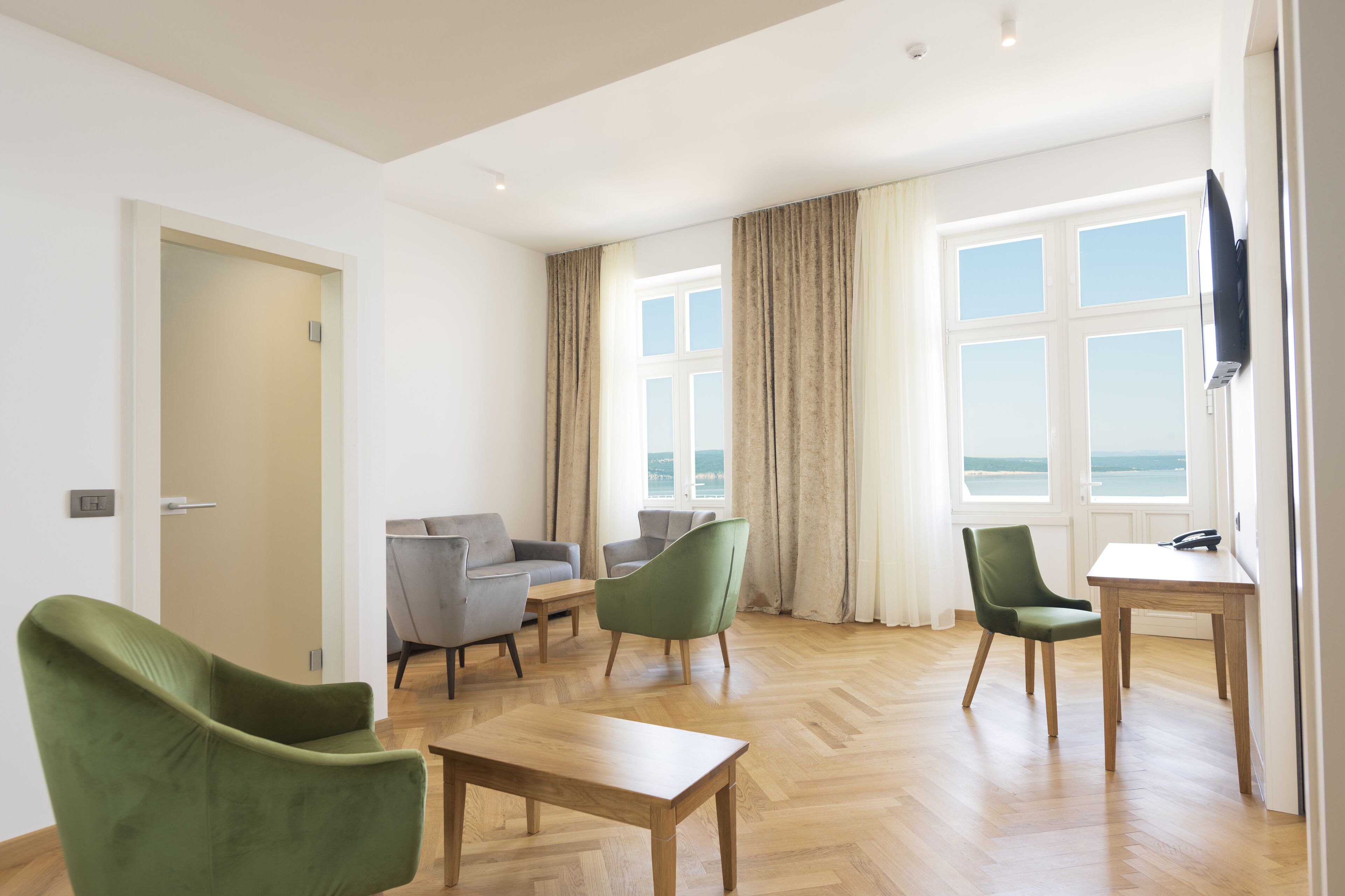 premium suite, balcony, sea view | 1 bedroom, hypo-allergenic bedding, minibar, in-room safe